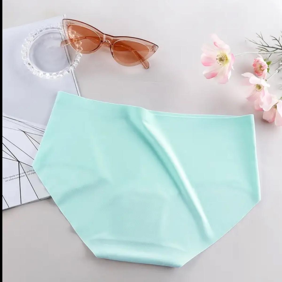 3pcs Seamless Solid Briefs, Comfy & Breathable Stretchy Intimates Panties.